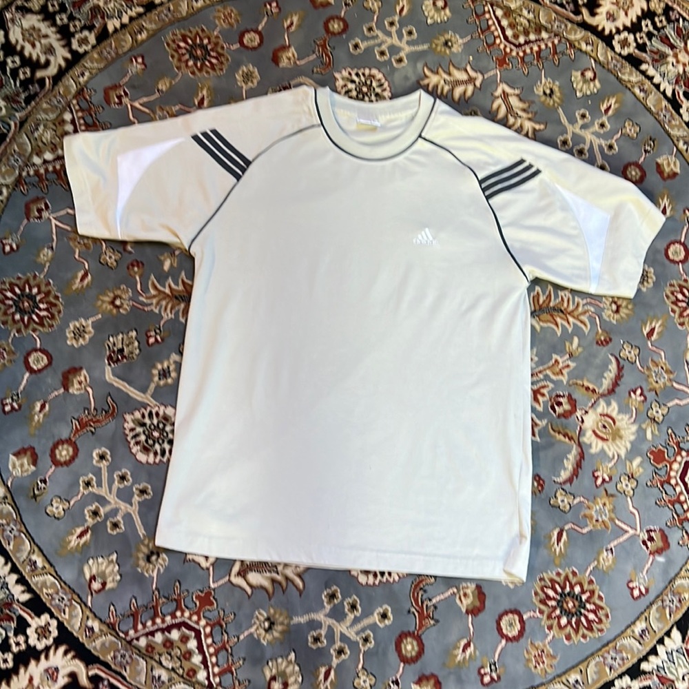 Mens Adidas tee perfect condition lots of details